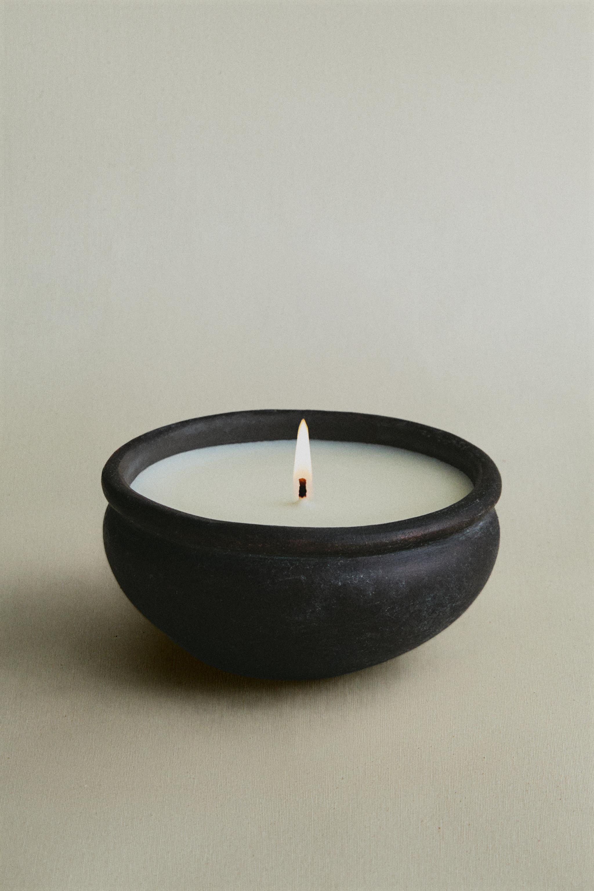 (220 G) BOUGIE PARFUMÉE CUIR AMBRÉ